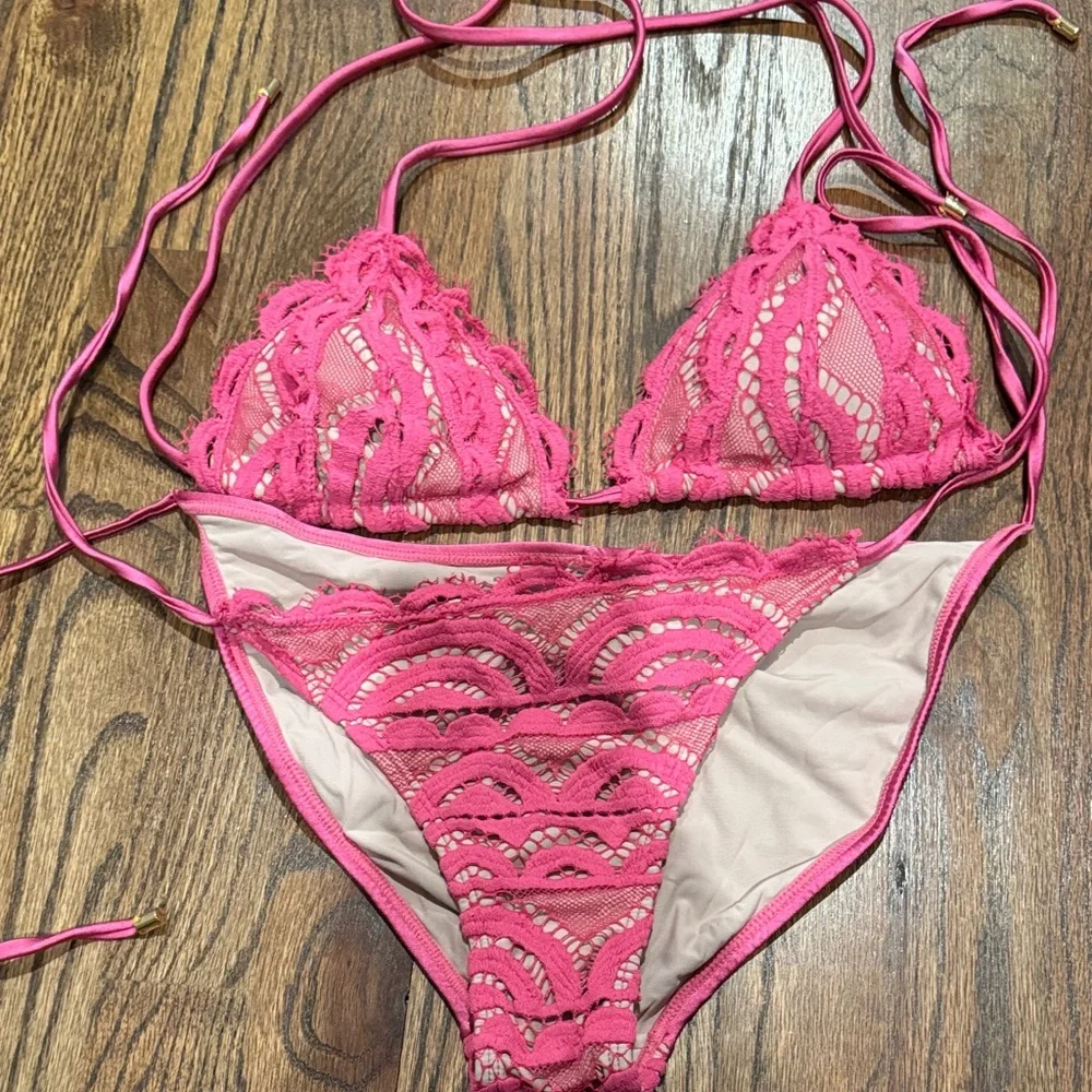 PQ Swim Vibrant Pink Lace Bikini. Med great condition - Picture 1 of 2
